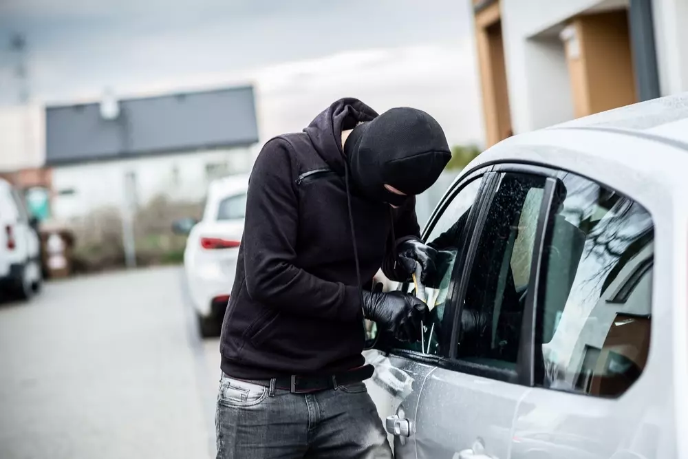 Jak uchronić swoje auto przed kradzieżą? Kilka praktycznych porad