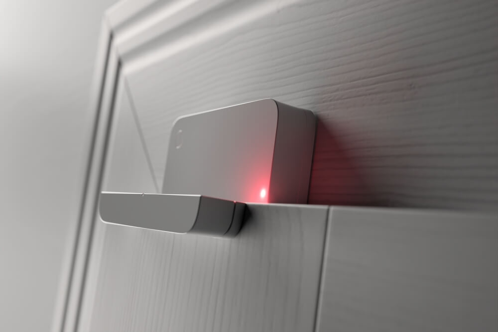 Czujniki optyczne – jakie mają zastosowanie instalacjach alarmowych?