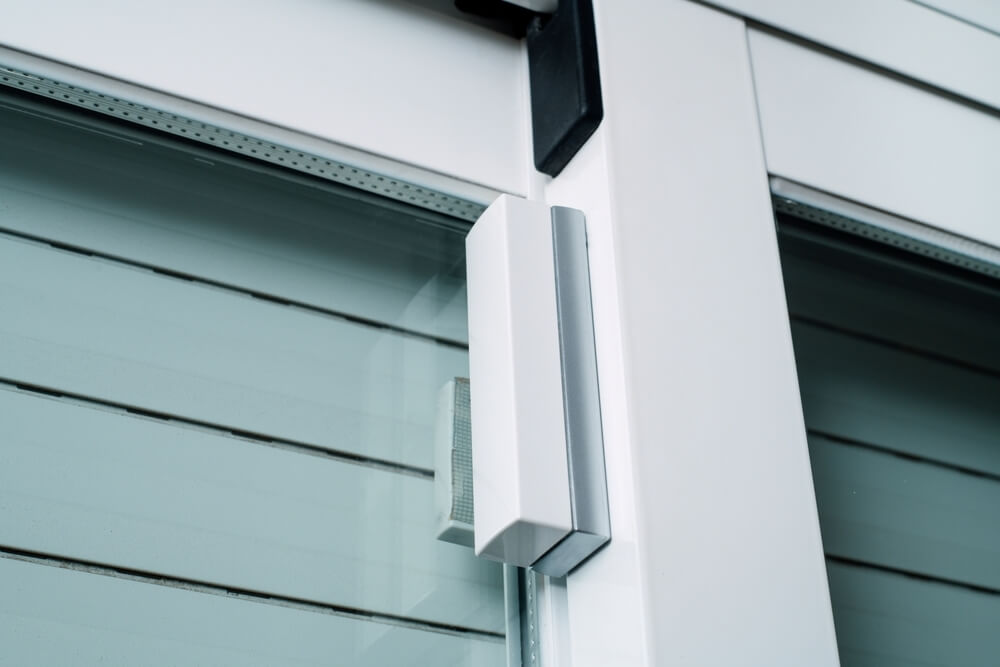 Czujniki piezoelektryczne - jakie mają zastosowanie w instalacji alarmowej