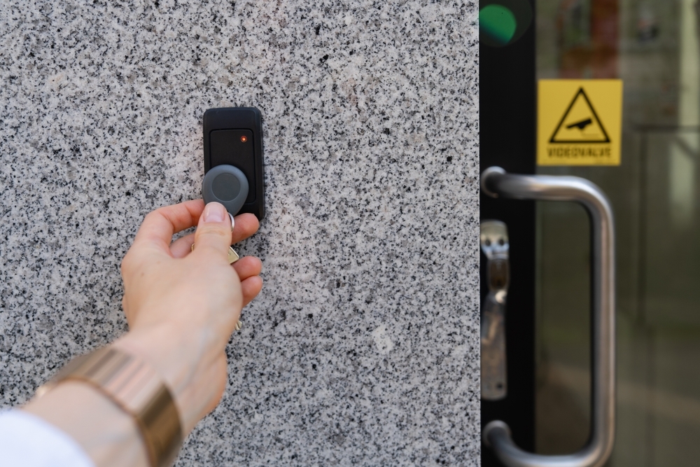 NFC – co to jest i jakie ma zastosowanie w kontroli dostępu